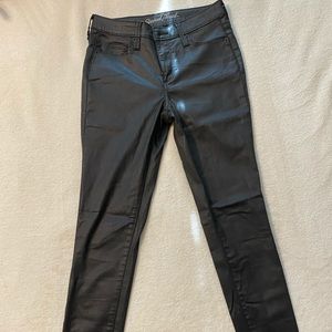 70% cotton/28%polyester/2% elastane Pants